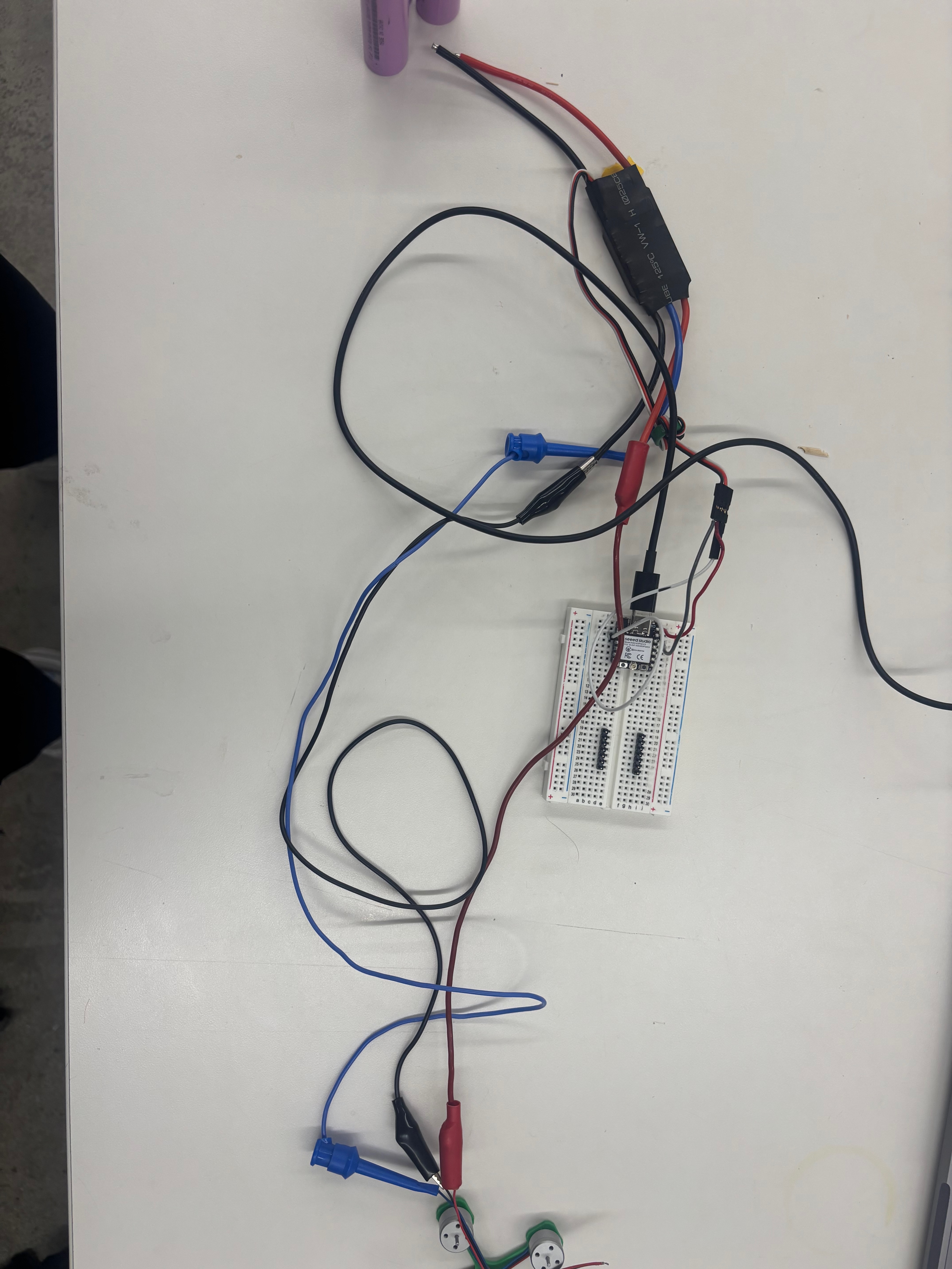 Bird's-eye view of the ESC wired to the motors